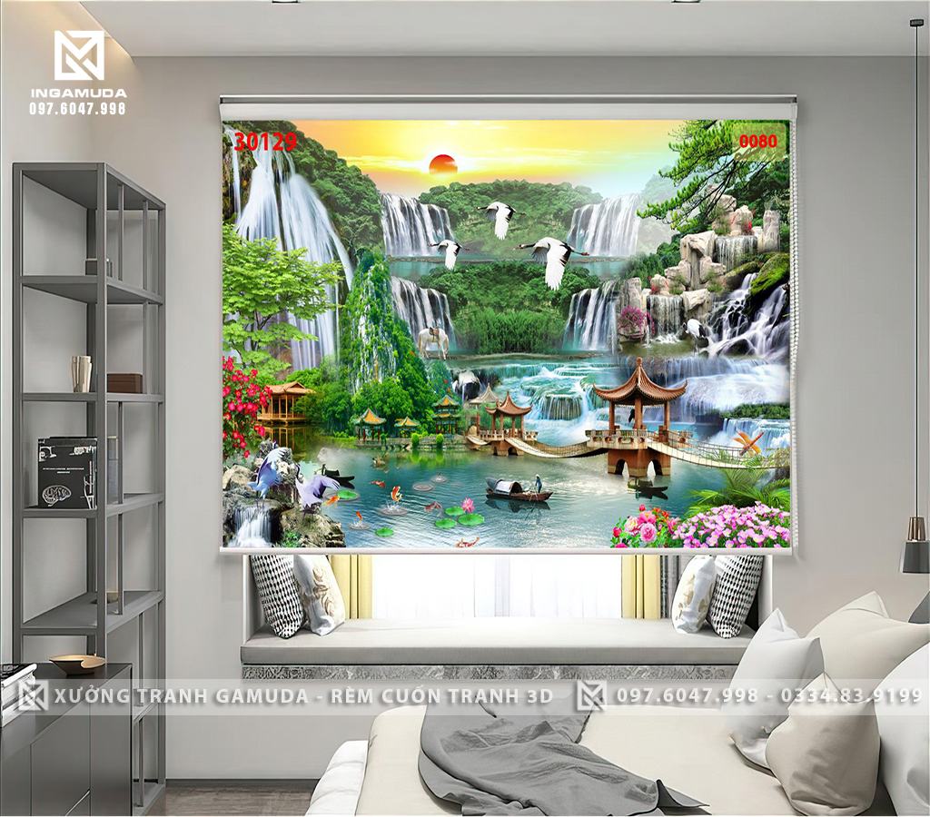 Rèm Tranh In Hình Sơn Thủy Hùng Vĩ Những dãy núi trùng trùng điệp điệp đội trên mình dải mây trắng xóa, ánh mặt trời đỏ rực nhuộm màu rừng cây xanh ngắt, những thác nước đổ òa xuống như một dải lụa hòa cùng tiếng chim muông ồn ã