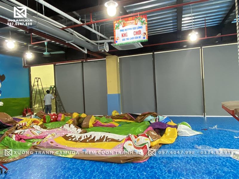 Thi Công Lắp Đặt Rèm Cuốn Tại Khu Vui Chơi Thành Phố Bắc Giang Ô Cửa Kính To Ánh Sáng Chiếu Trực Tiếp Rèm Cuốn Trơn Cản Sáng Cản Nhiệt Giá Tốt Nhất Trọn Gói Hoàn Thiện Bảo Hành Dài Hạn