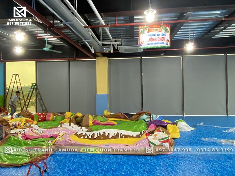 Thi Công Lắp Đặt Rèm Cuốn Tại Khu Vui Chơi Thành Phố Bắc Giang Ô Cửa Kính To Ánh Sáng Chiếu Trực Tiếp Rèm Cuốn Trơn Cản Sáng Cản Nhiệt Giá Tốt Nhất Trọn Gói Hoàn Thiện