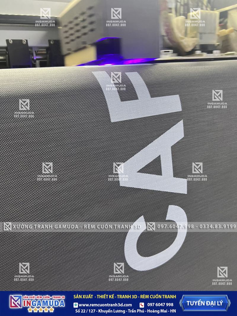 In logo mầu trắng công nghệ in UV cho hình ảnh sắc nét tại xưởng in Gamuda
