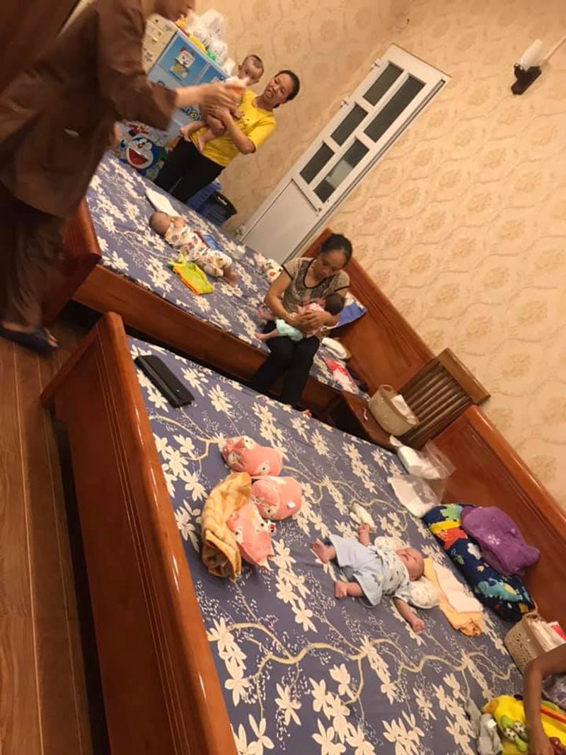 Các em nhỏ tại chùa được sư cô và các bà các mẹ gần chùa cưu mang chăm sóc