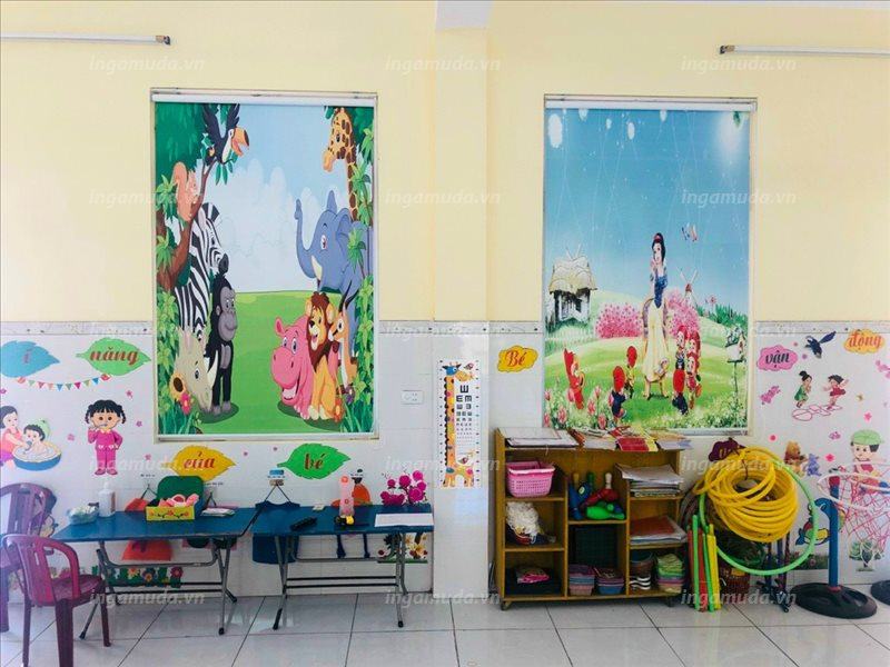 Rèm cuốn tranh cho trường học mầm non in hoạt hình cho bé đến lớp