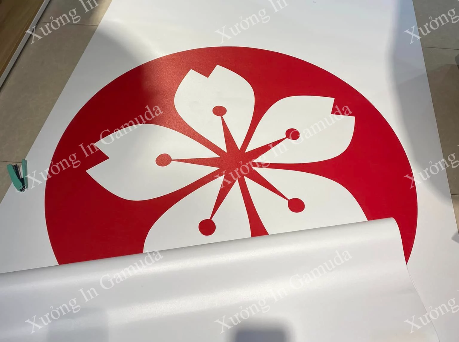 Logo in hoa anh đào biểu tượng của Nhật Bản thể hiện văn hoá kinh doanh và truyền bá hình ảnh thương hiệu