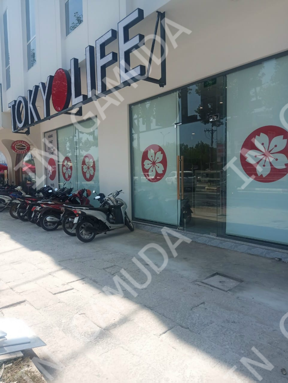Rèm cuốn in logo thương hiệu Tokyolife tại Bà Rịa Vũng Tàu-Ảnh Minh Châu
