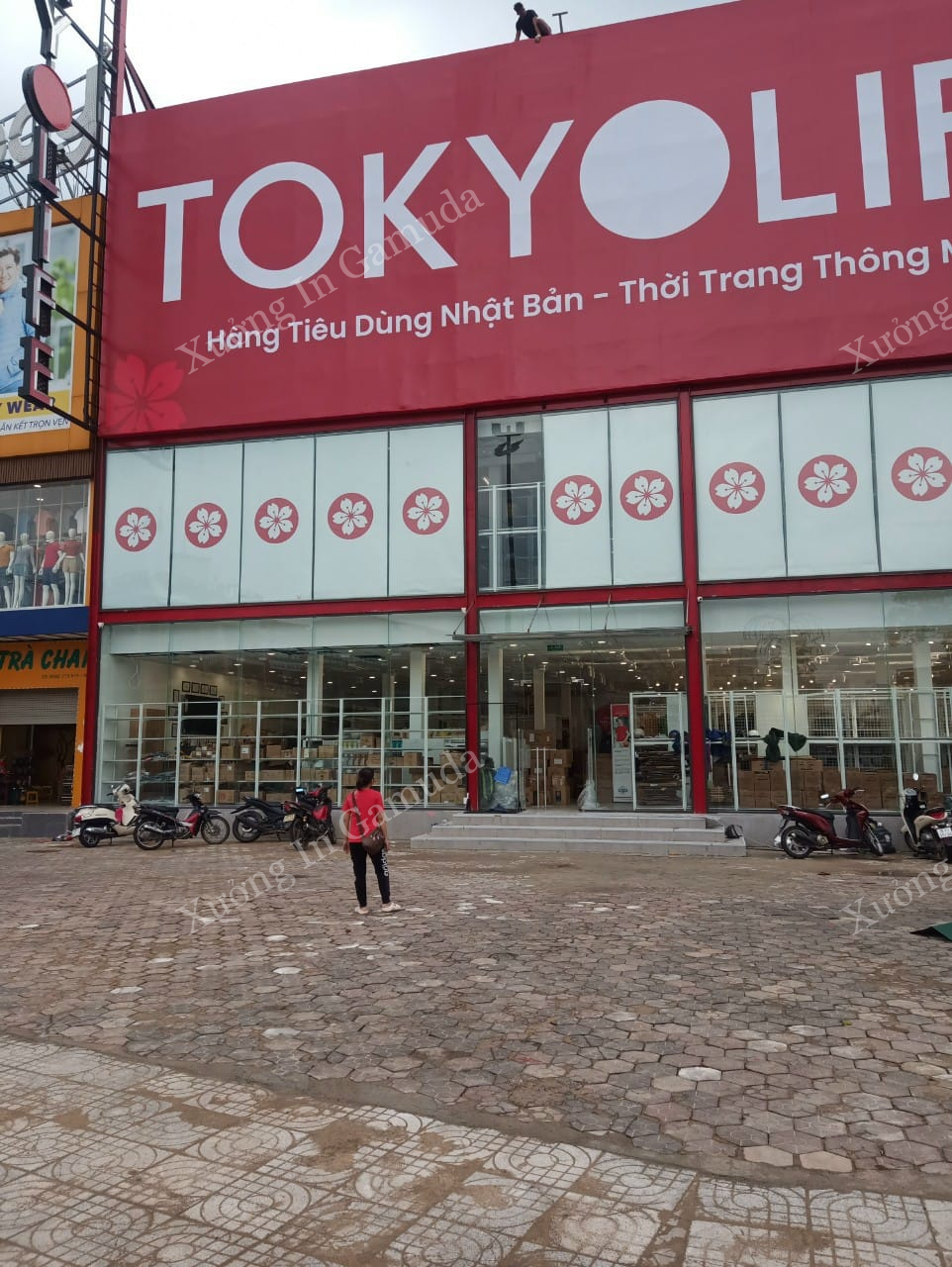 Rèm cuốn in logo cho hệ thống thương hiệu TokyoLife tại Hà Tĩnh