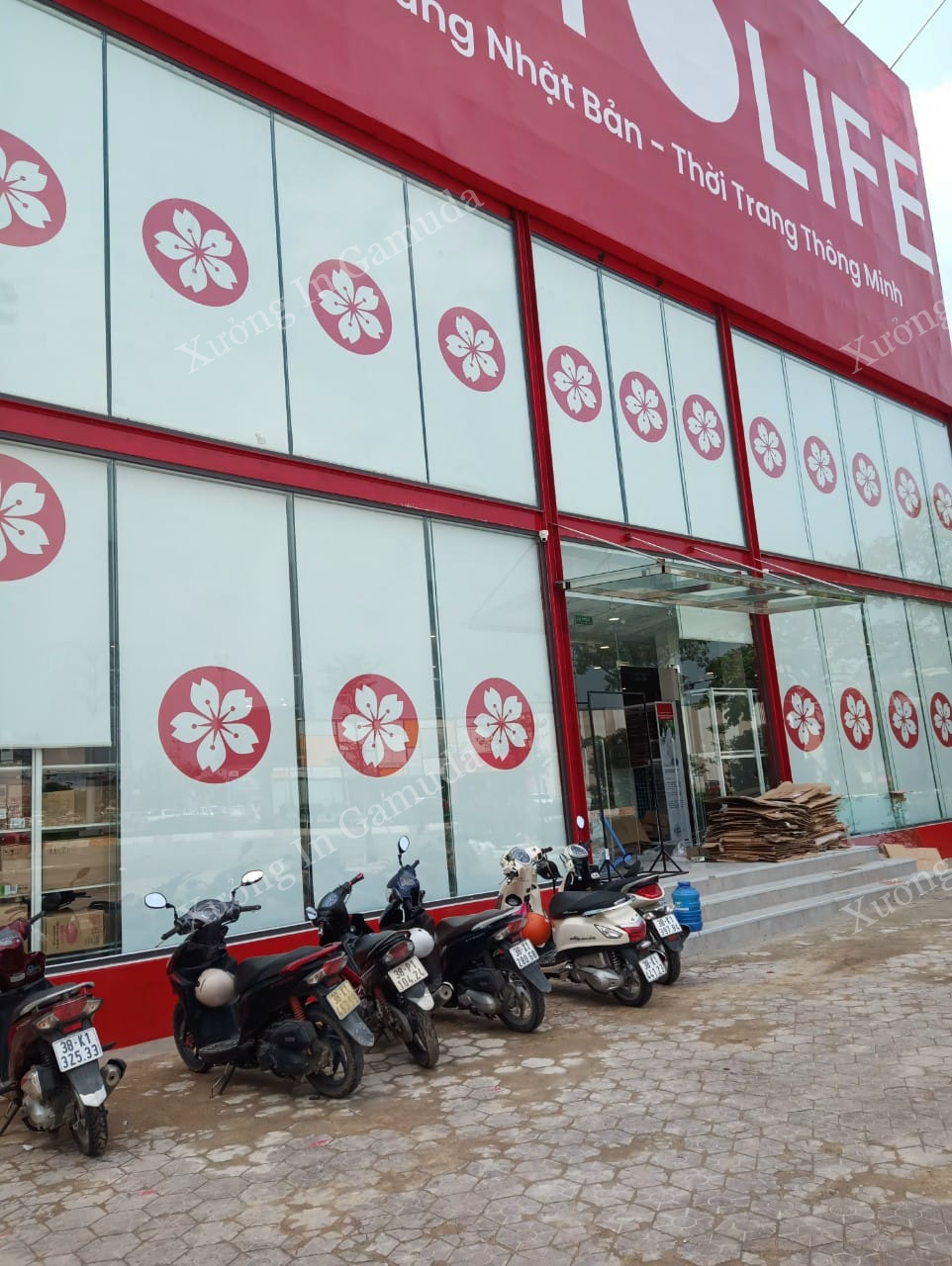 Rèm cuốn in logo thương hiệu in ấn và sản xuất tại xưởng rèn Gamuda đảm bảo uy tín chất lượng