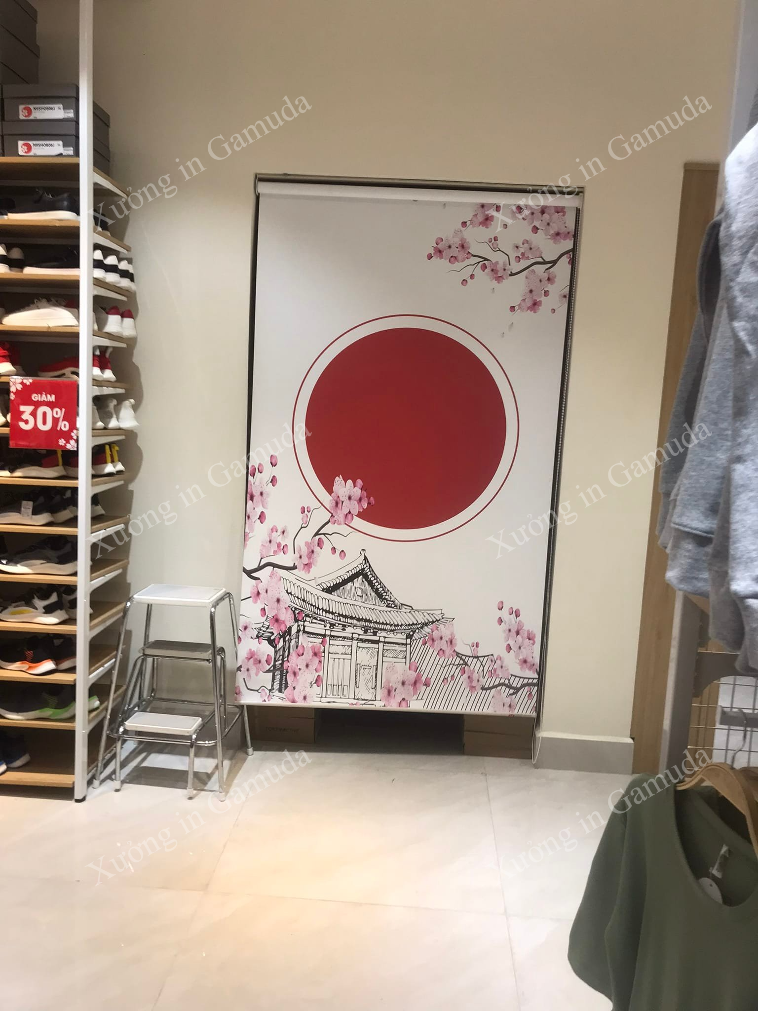 Hệ thống TokyoLife sử dụng rèm cuốn in thương hiệu tại Hạ Long Quảng Ninh (Ảnh Minh Châu)