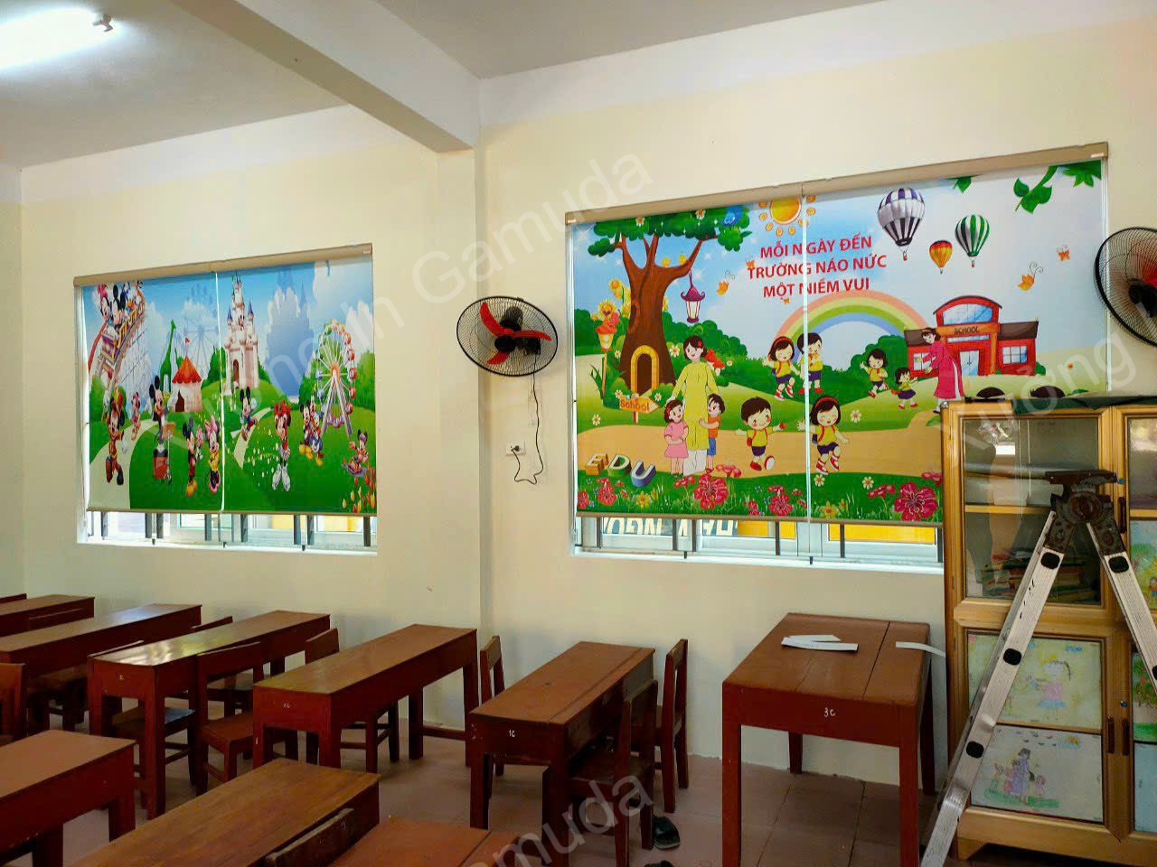 rèm cuốn tranh cho trung tâm ngoại ngữ thiết kế và in ấn chuyên nghiệp
