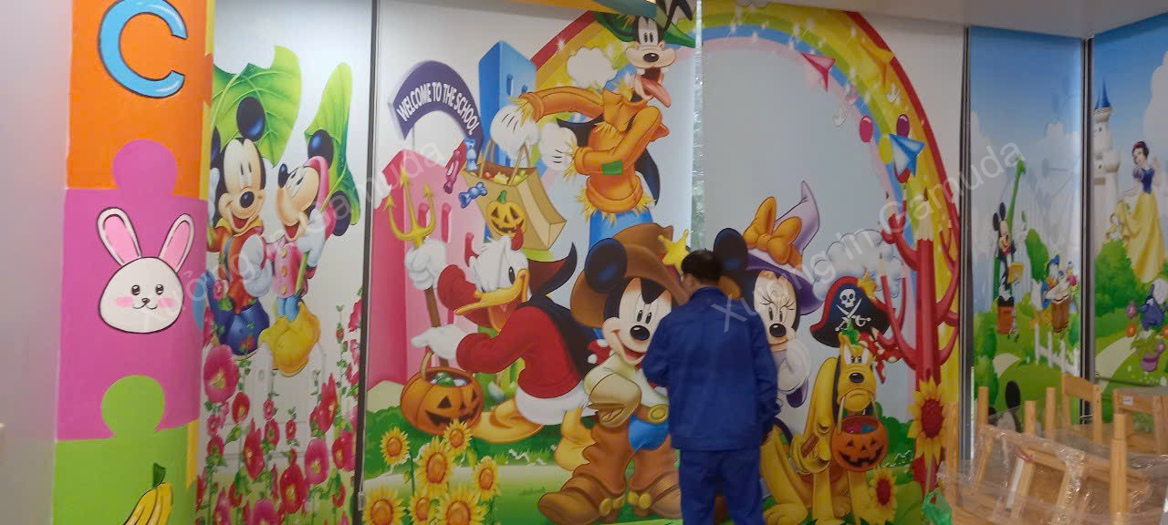 Rèm cuốn tranh cho lớp học giúp bé phát triển tư duy và sự sáng tạo