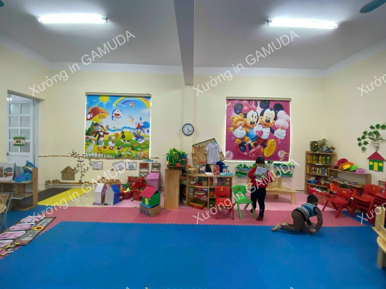 Rèm cuốn tranh cho lớp học giúp bé phát triển tư duy và sự sáng tạo
