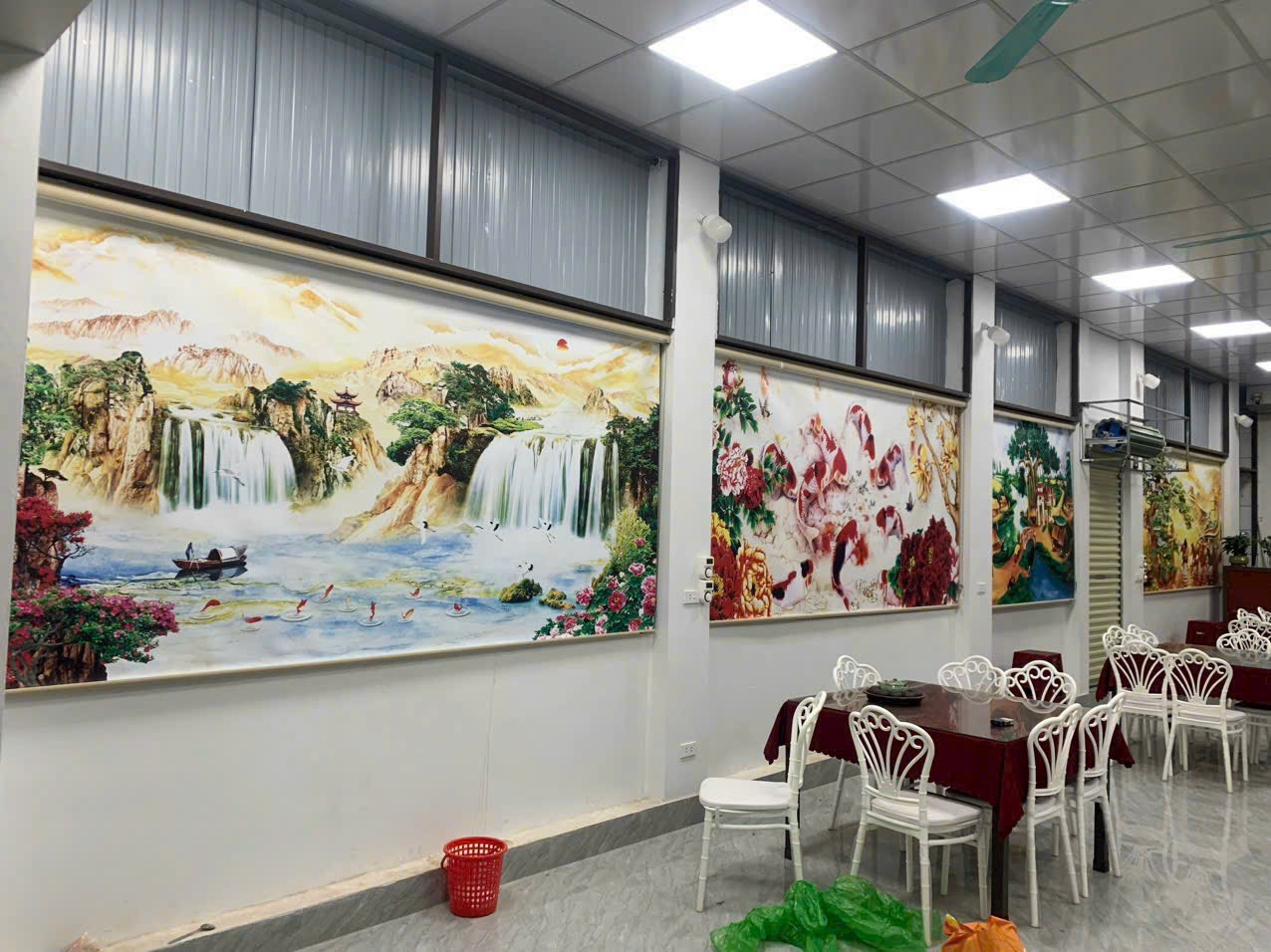 rèm cuốn tranh cho nhà hàng - thi công thực tế tại xưởng in Gamuda