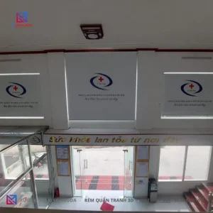 Ảnh thi công rèm cuốn in logo bệnh viện tại xưởng in Gamuda