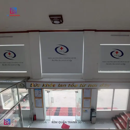 Ảnh thi công rèm cuốn in logo bệnh viện tại xưởng in Gamuda