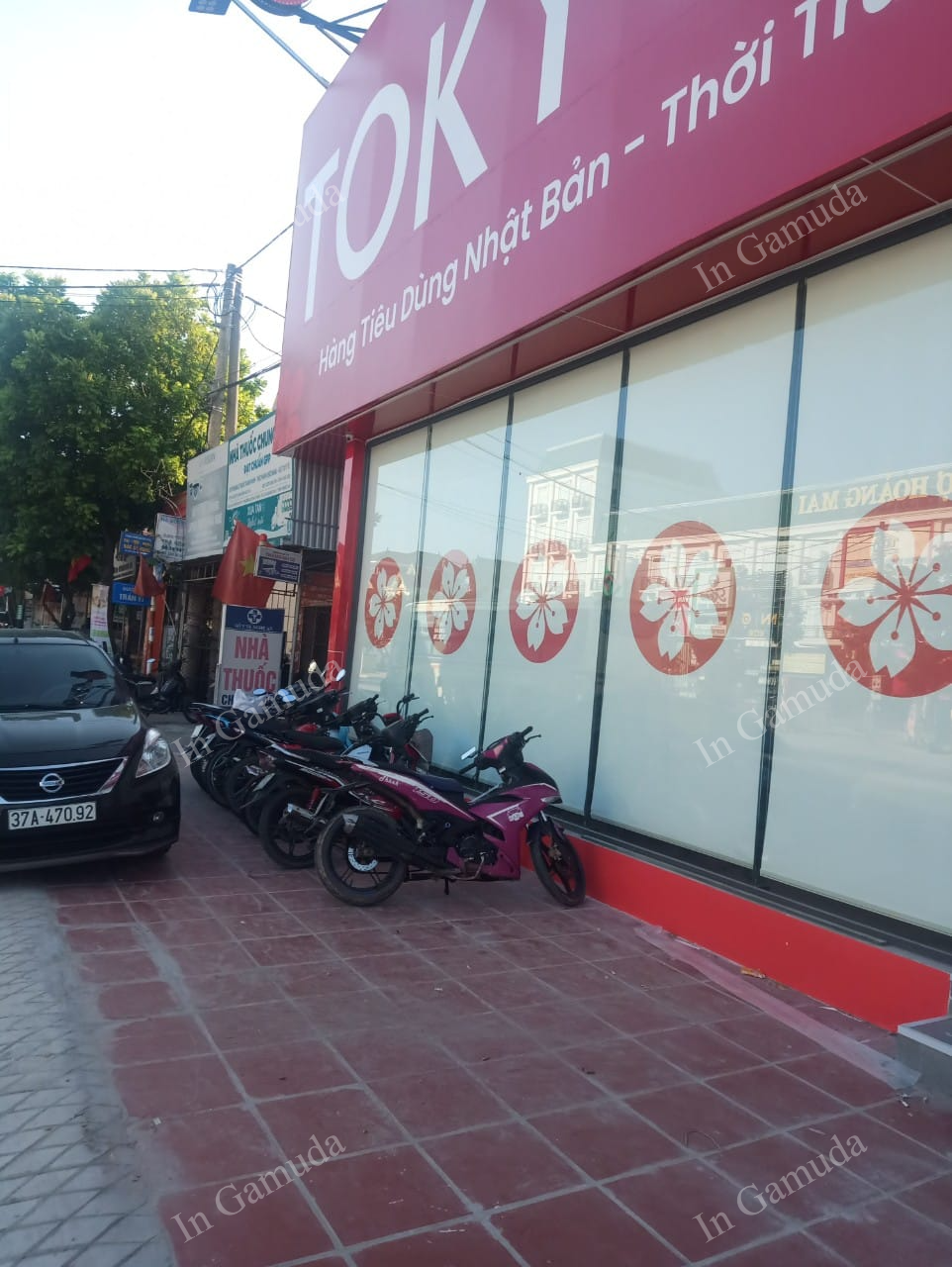 In logo lên vải rèm tạo sự khác biệt hoá với các cửa hàng khác trên địa bàn Nghệ An