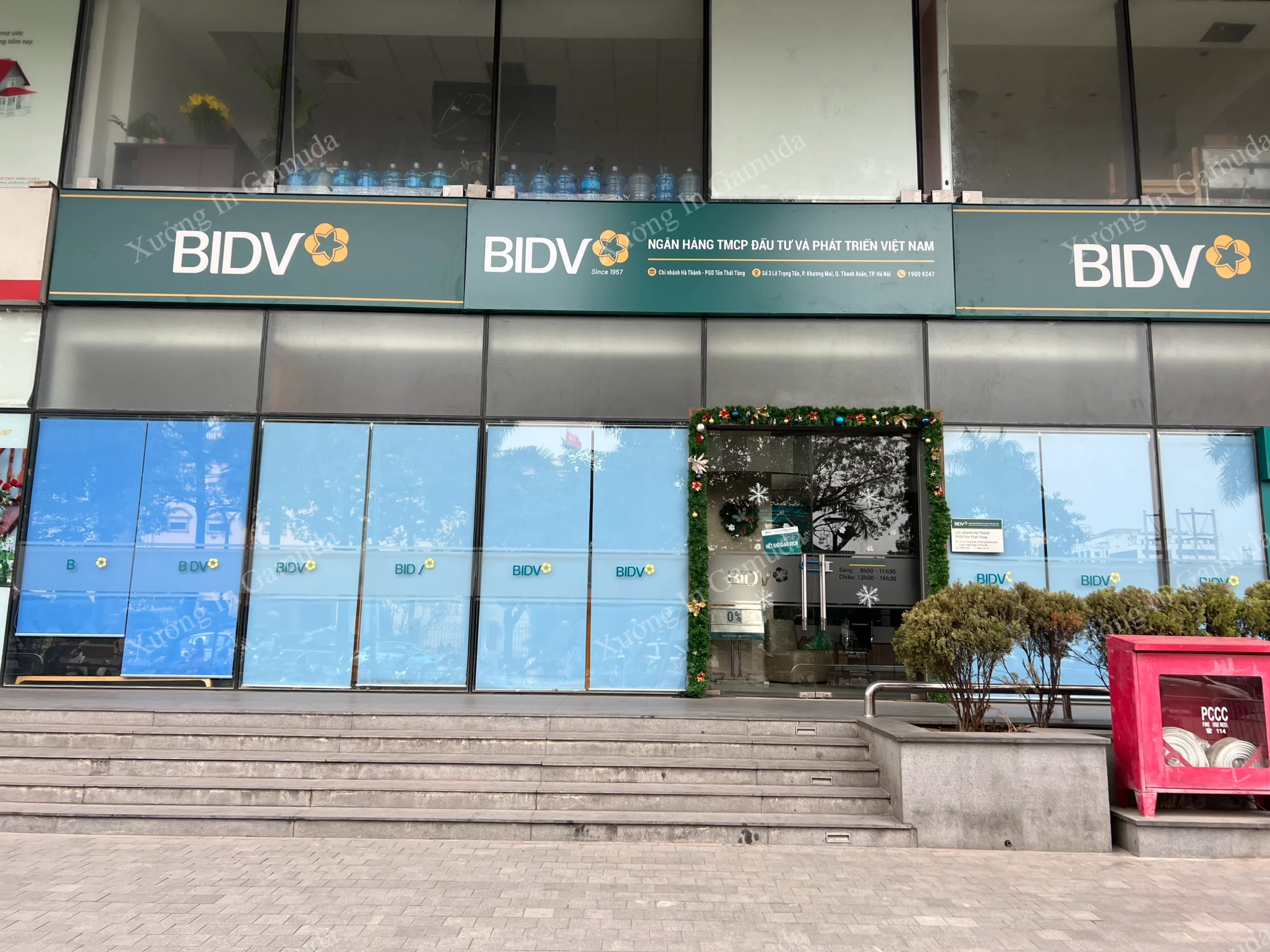 In logo lên vải rèm ý tưởng độc đáo trong quảng bá thương hiệu
