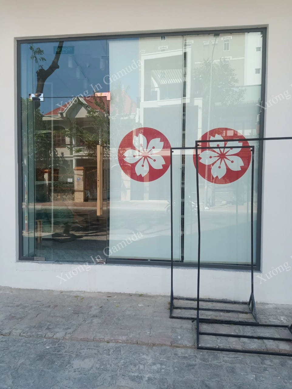 Rèm cuốn in logo thương hiệu cho hệ thống cửa hàng TokyoLife tại Thái Bình