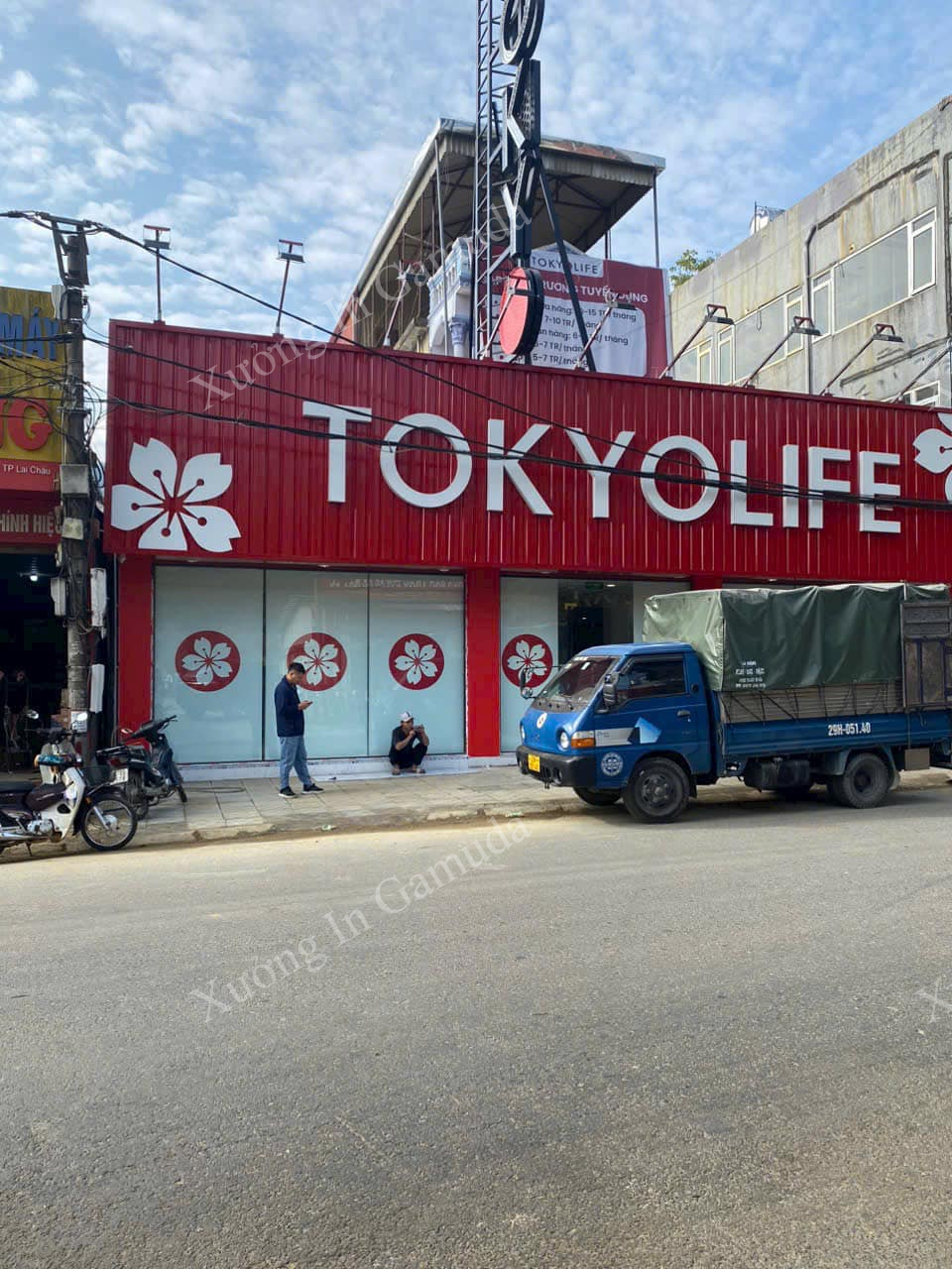 In logo trên vải rèm - công cụ quảng bá tuyền thông hệu quả cho chửa hàng