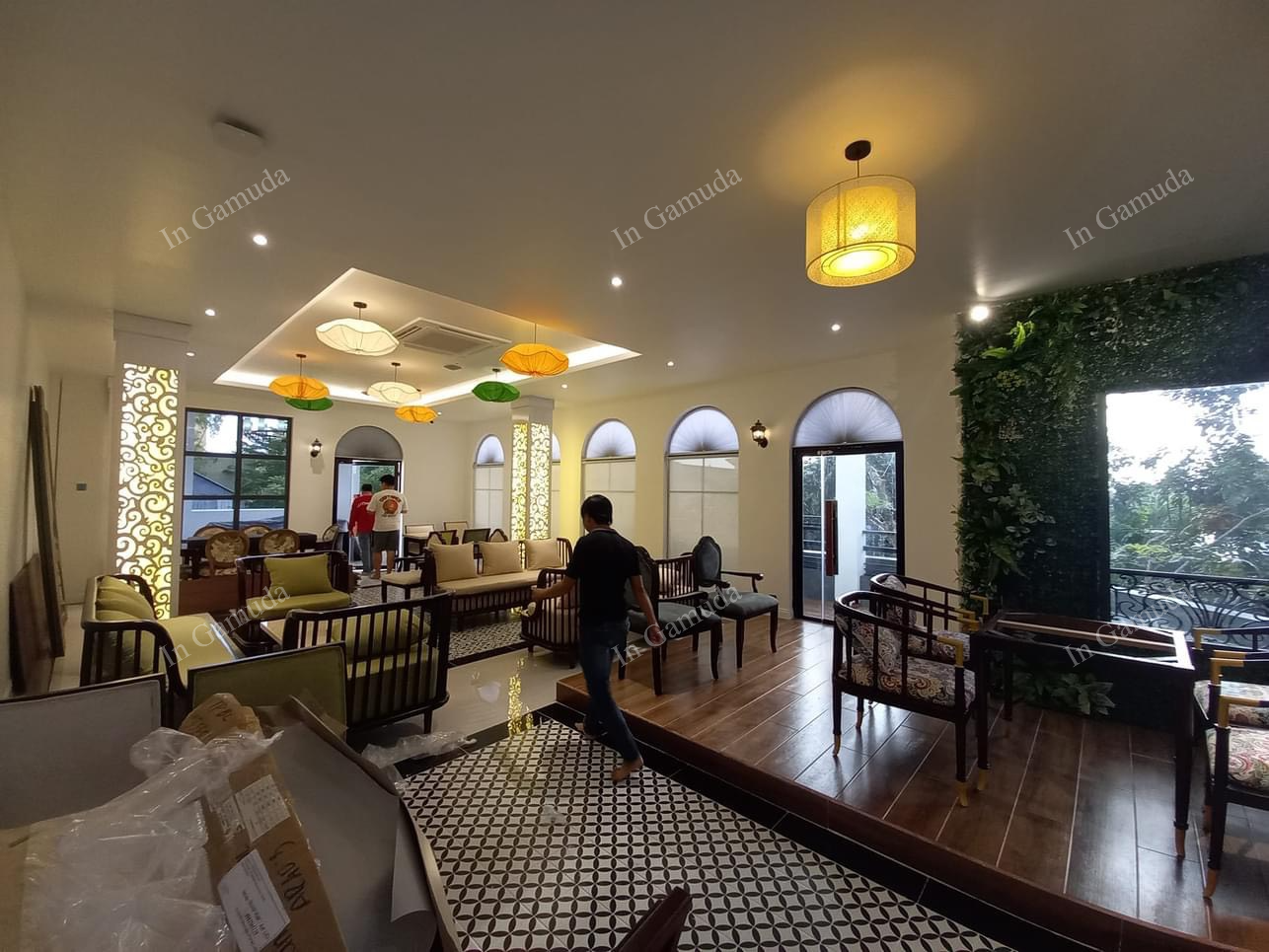 Rèm cuốn in logo thương hiệu cho quán cà phê trang trí quán thêm thân thiện, quảng bá hình ảnh đến gần hơn với khách hàng