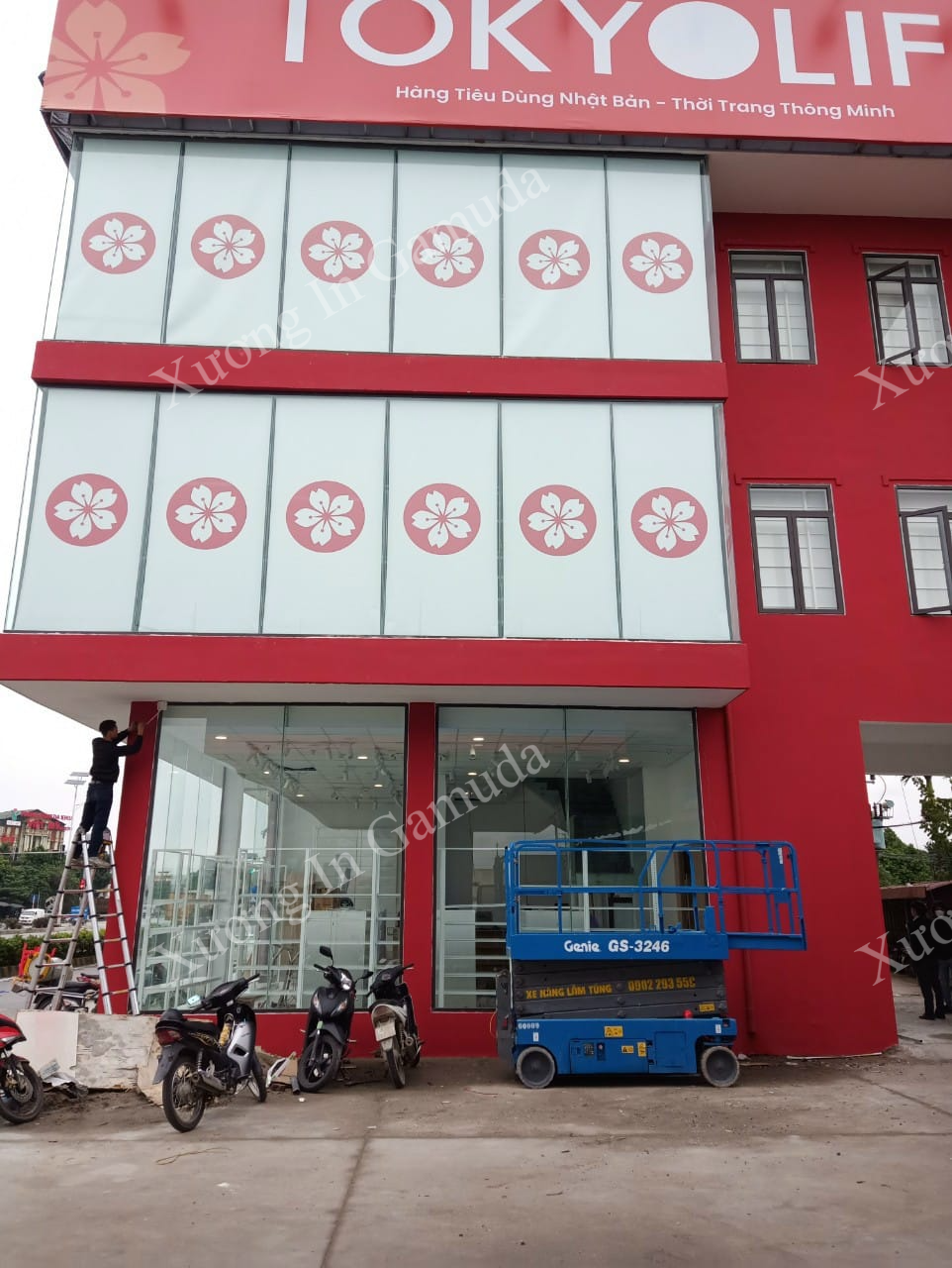 Rèm cuốn in logo thương hiệu cho chuỗi cửa hàng Tokyolife tại Hưng Yên