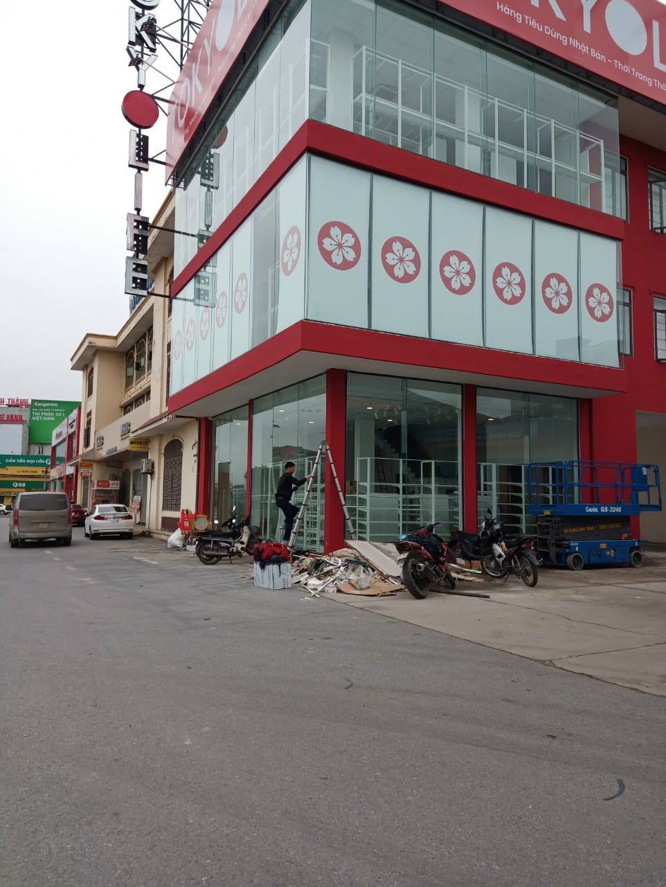 Rèm cuốn in logo thương hiệu cho chuỗi cửa hàng tại Hưng Yên