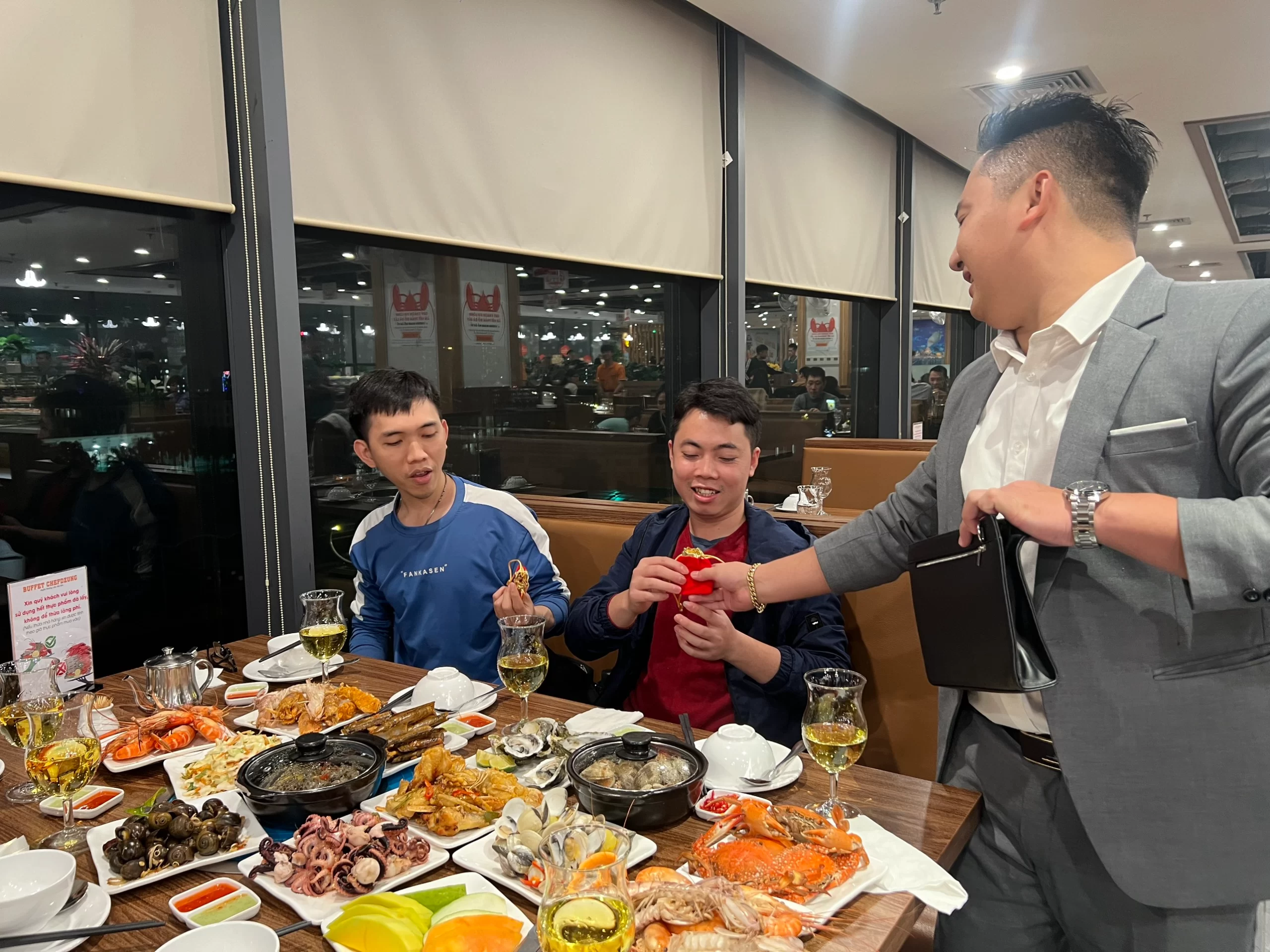 Tại Xưởng in Gamuda, Buổi Tất Niên Kết Thúc Năm 2023 Đã Diễn Ra Trong Không Khí Hân Hoan Và Phấn Khởi Của Anh Chị Em trong Công Ty Và Các Đại Lý