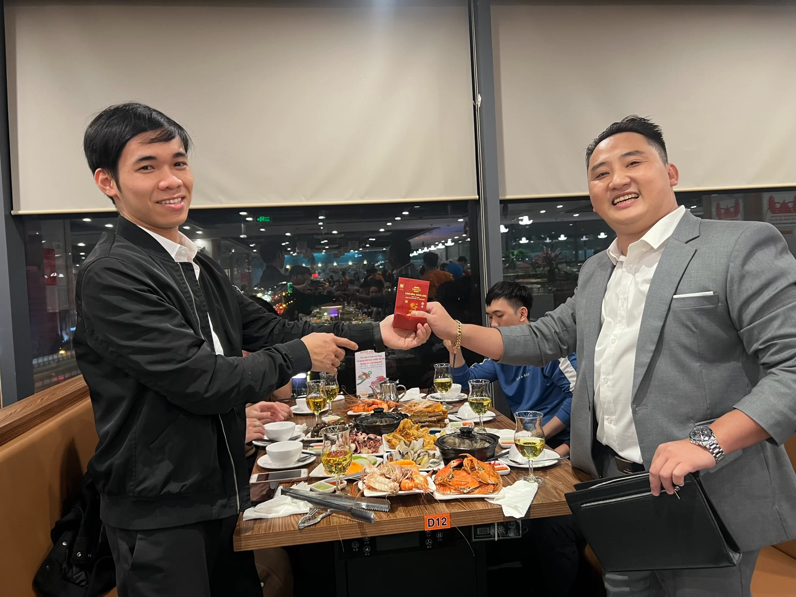 Tại Xưởng in Gamuda, Buổi Tất Niên Kết Thúc Năm 2023 Đã Diễn Ra Trong Không Khí Hân Hoan Và Phấn Khởi Của Anh Chị Em trong Công Ty Và Các Đại Lý