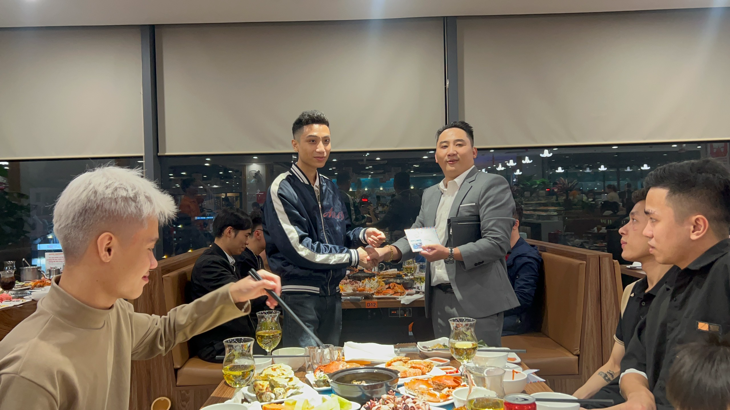 Tại Xưởng in Gamuda, Buổi Tất Niên Kết Thúc Năm 2023 Đã Diễn Ra Trong Không Khí Hân Hoan Và Phấn Khởi Của Anh Chị Em trong Công Ty Và Các Đại Lý