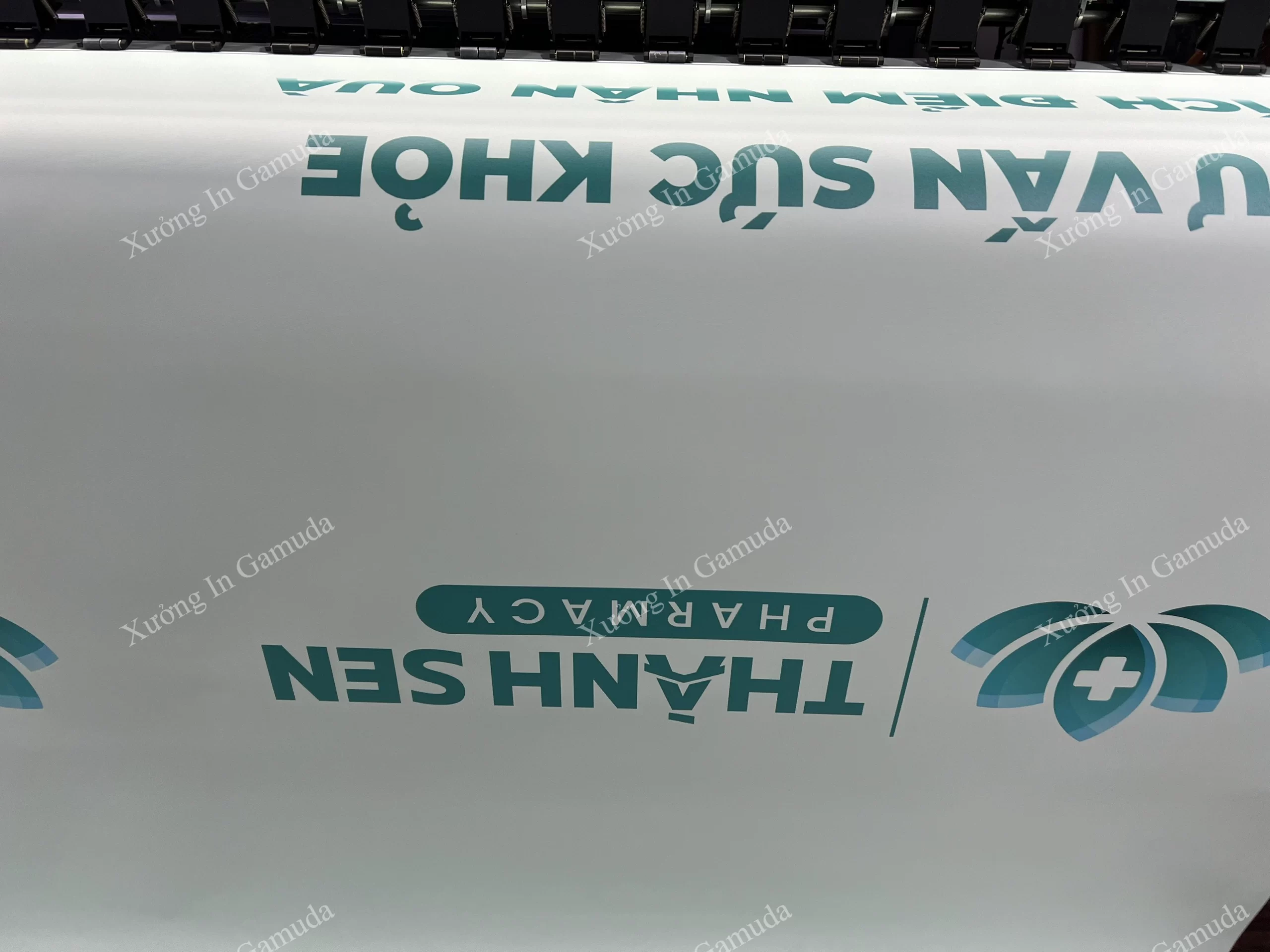In Logo Và Chữ Quảng Cáo Thương Hiệu Cho Rèm Cuốn In Logo Hiệu Thuốc – Rèm Cuốn In Thương Hiệu Cho Hiệu Thuốc Sản Xuất Tại Xưởng In Gamuda Giá Rẻ Chất lượng Xu hướng 2024